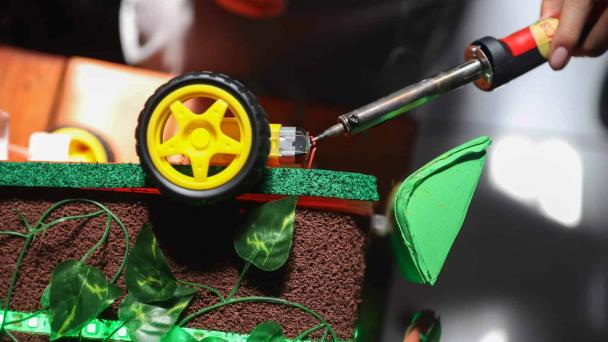 Robótica en Bolivia: Concurso de Escolares y Universitarios