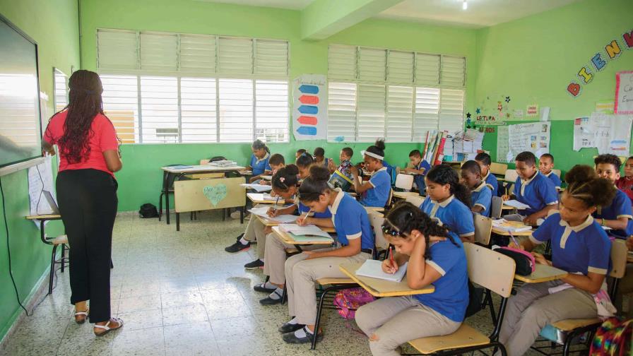 Mejoras en el sistema educativo y quejas de maestros marcaron el inicio del año escolar