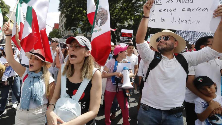 Mexicanos en todo el país protestan contra reforma al Poder Judicial de López Obrador