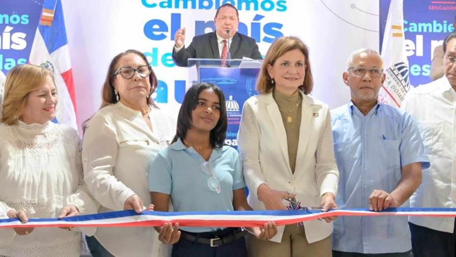 Inauguran la Escuela Básica Gloria Beato en Navarrete, Santiago