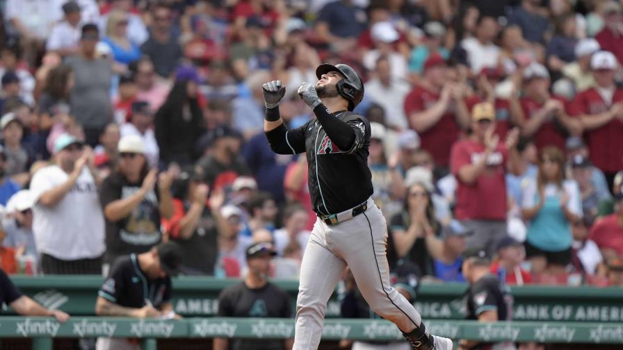 Con jonrón de 3 carreras de Eugenio Suárez, DBacks barren a Medias Rojas, con triunfo 7-5