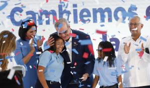 Abinader deja inaugurado el año escolar y dice hay que invertir más y mejor en la educación