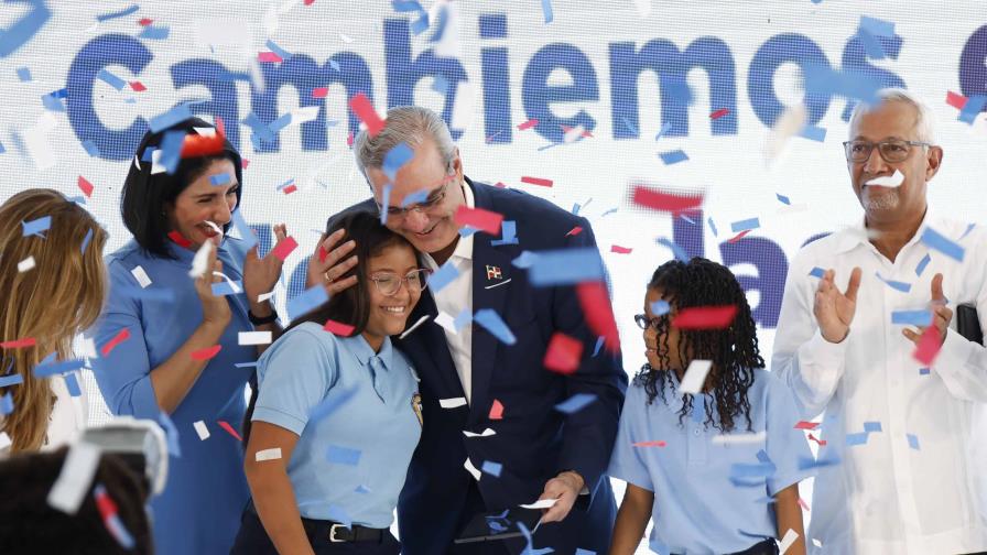 Abinader deja inaugurado el año escolar y dice hay que invertir más y mejor en la educación