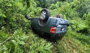 Hombre resulta herido tras volcarse vehículo que conducía en carretera Hato Mayor