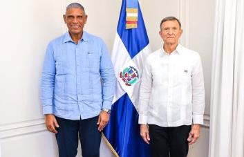 El canciller Roberto Álvarez se reúne con Chú Vásquez, nuevo cónsul en Nueva York