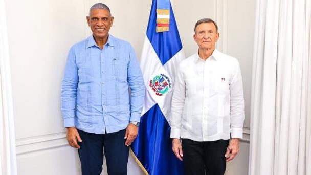 El canciller Roberto Álvarez se reúne con Chú Vásquez, nuevo cónsul en Nueva York