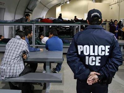 Bloquean restricción a congresistas para visitar centros de ICE
