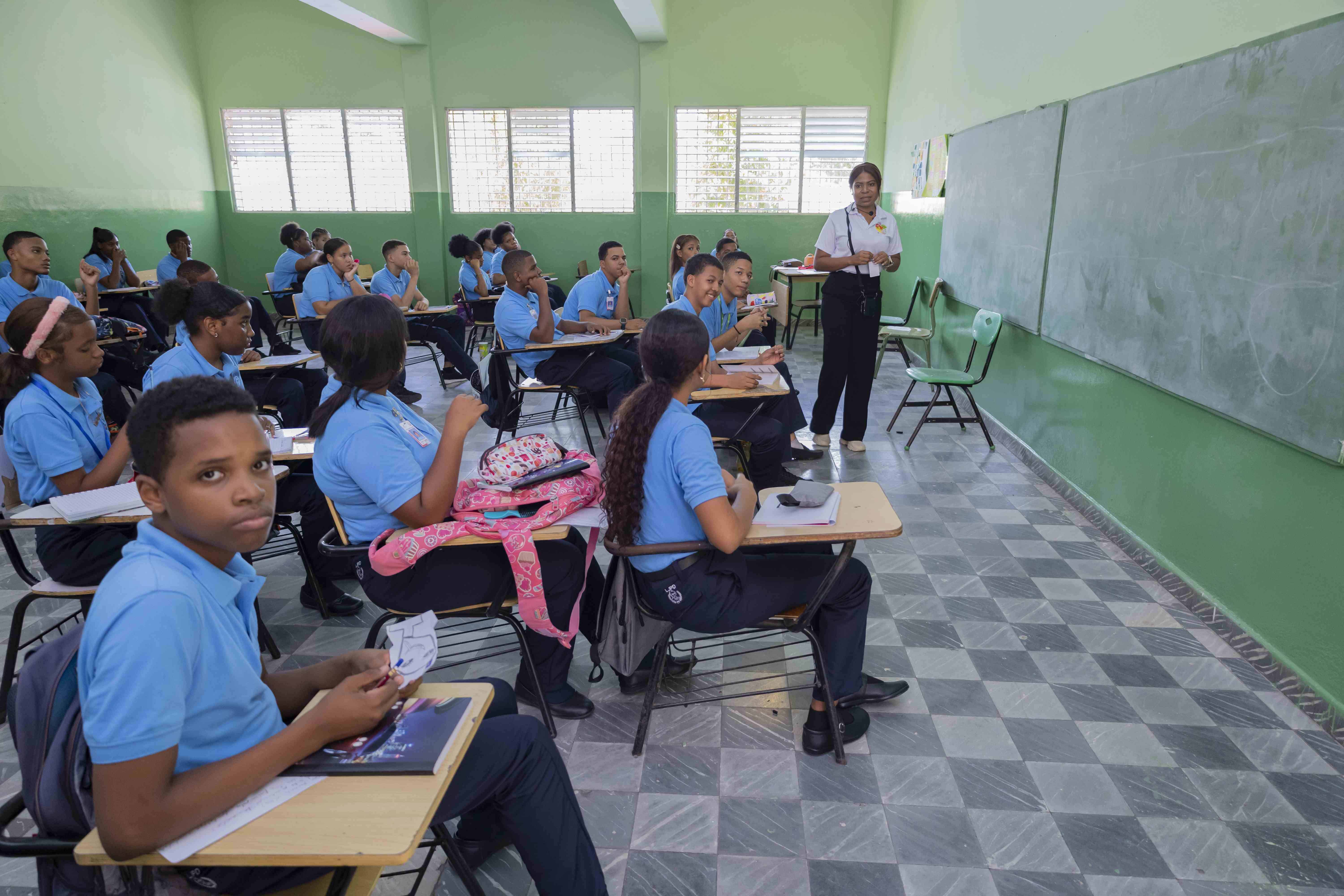 Estudiantes en el Liceo Secundario Juan Pablo Duarte. 