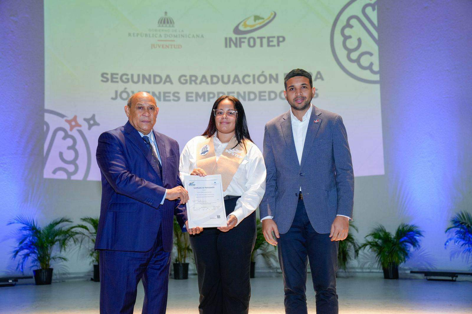 La ceremonia de entrega de certificados comprendió en esta oportunidad a jóvenes del Gran Santo Domingo, el Distrito Nacional y las regiones Cibao y Sur del país.