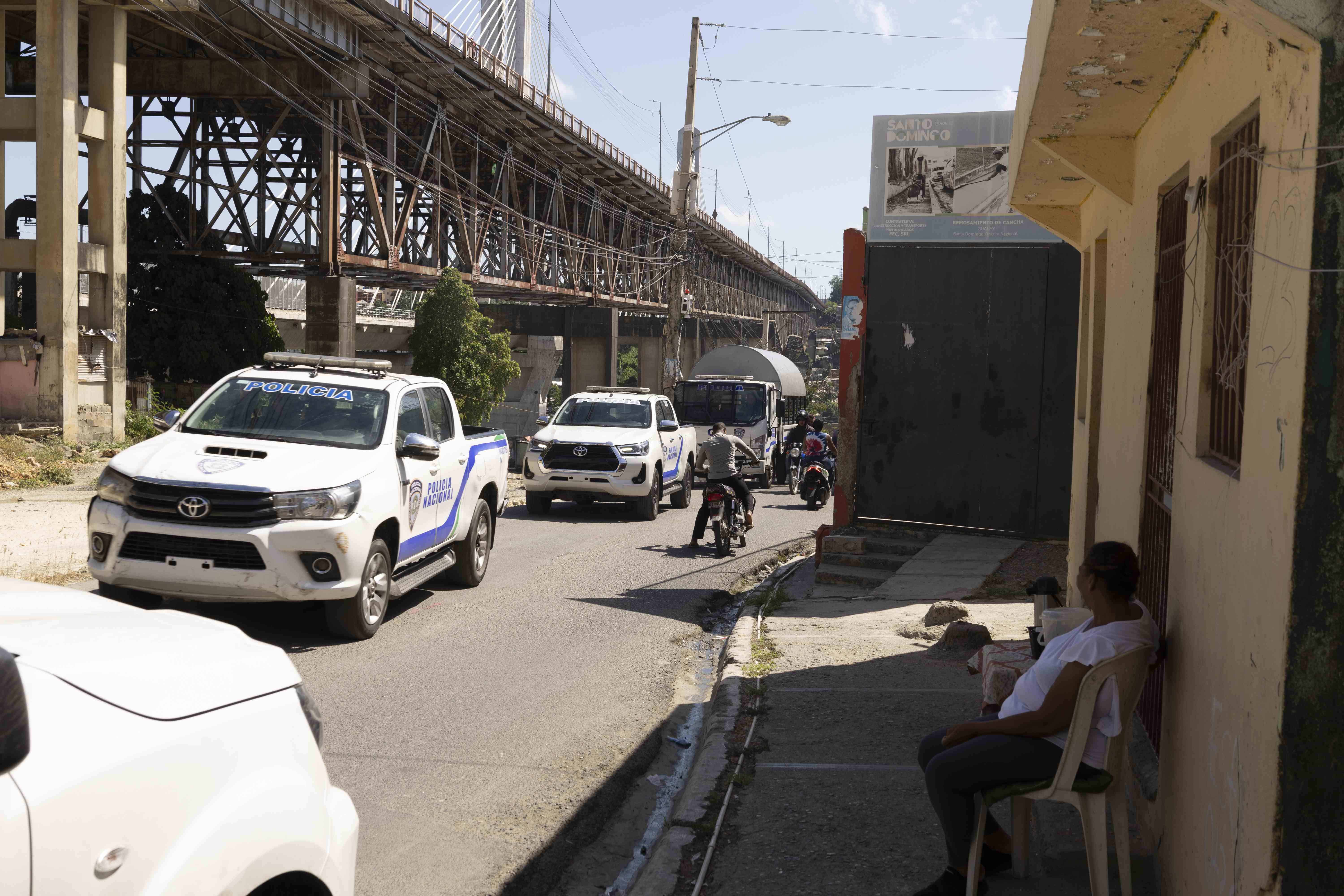 La barriada vive dominada por las bandas de delincuentes.<br>