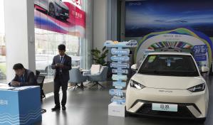 China se queja de Canadá por imponer a sus vehículos eléctricos aranceles de un 100%