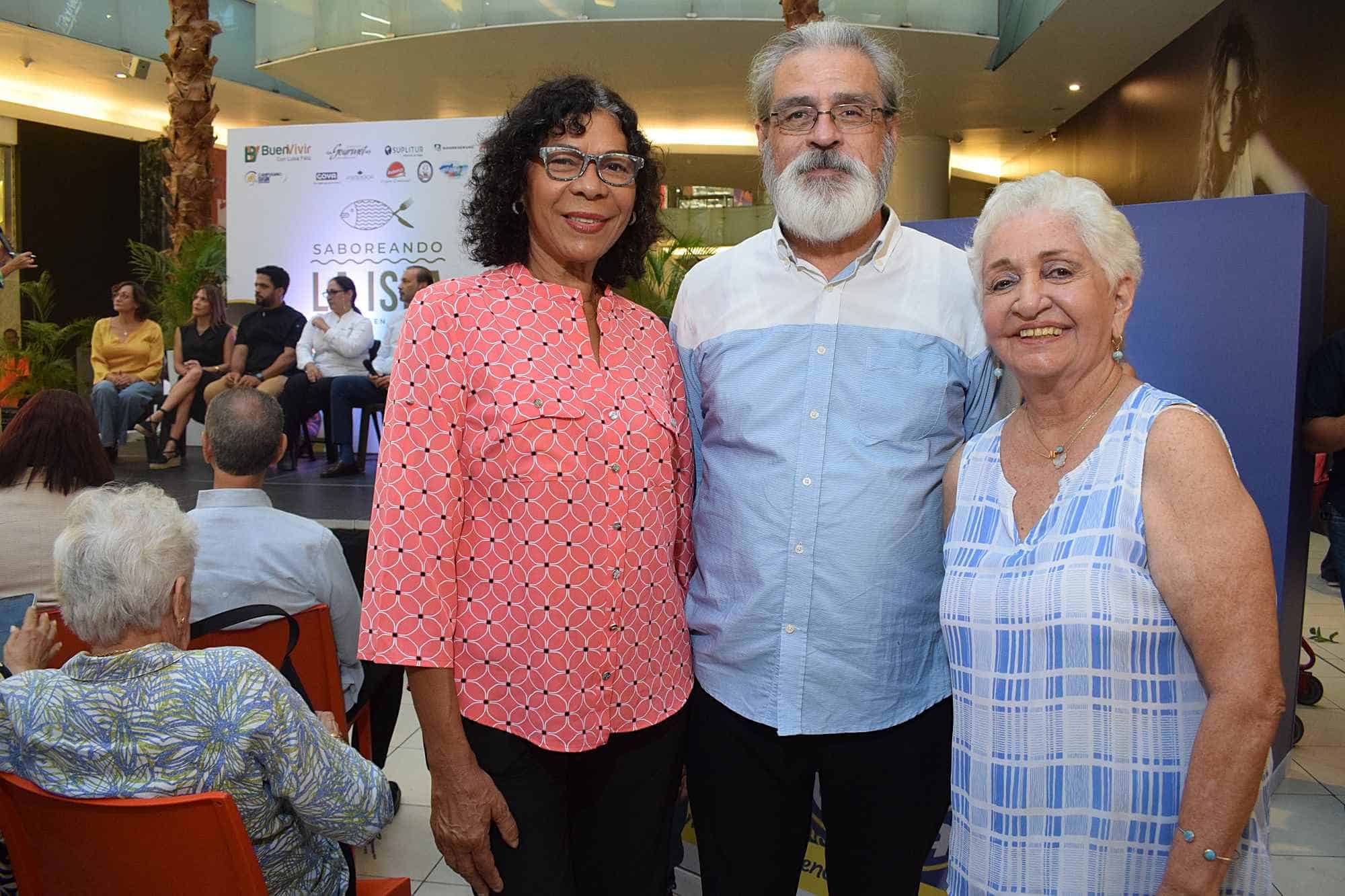 Evelyn Rojas, Víctor Herrera y Margarita Mendoza.