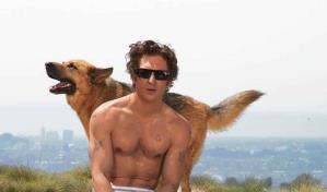 El nuevo anuncio sexy de Jeremy Allen, el novio de Rosal&iacute;a