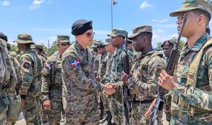 El nuevo comandante general del Ej&eacute;rcito inspecciona la zona fronteriza