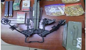 Policía allana vivienda en Arroyo Hondo; ocupa una yipeta, casi 200 mil dólares y municiones