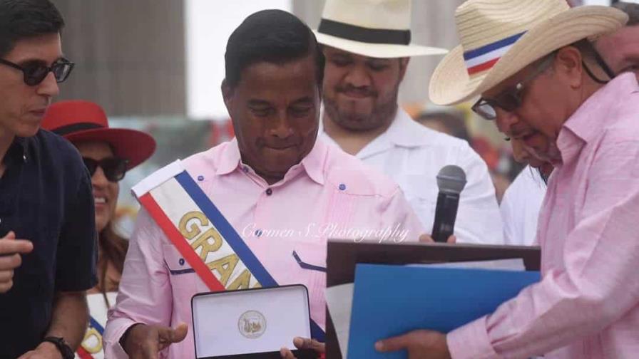 El artista Roberto del Castillo es nombrado Gran Mariscal del desfile dominicano en Rhode Island