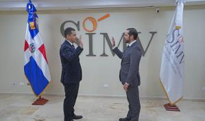 Superintendente juramenta al nuevo intendente del Mercado de Valores