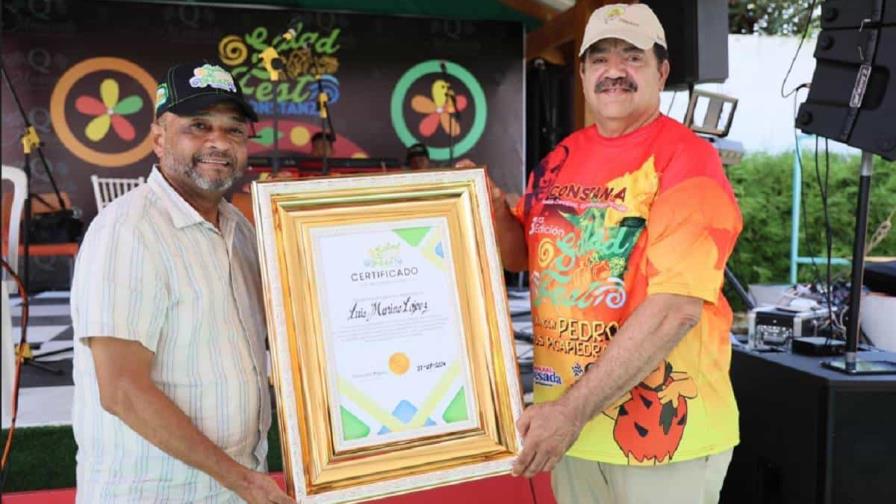 Reconocen al empresario Luis Marino López en el Salad Fest Constanza