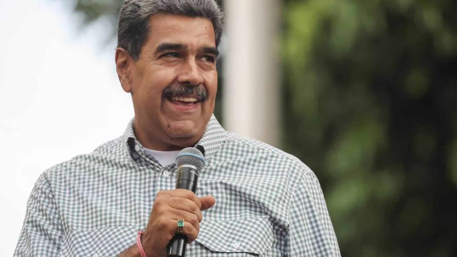 Maduro pide al mundo respetar su reelección, un mes después del controvertido resultado