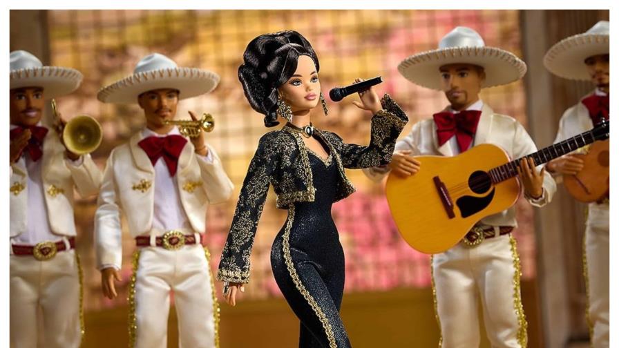 Mattel lanza una muñeca Barbie de colección en honor al cantautor Juan Gabriel