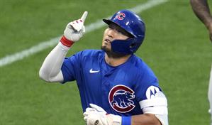 Jonrones consecutivos de Suzuki y Kelly impulsan a los Cubs para comandar la serie ante Padres