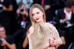 Angelina Jolie deslumbra en Venecia con el estreno de María