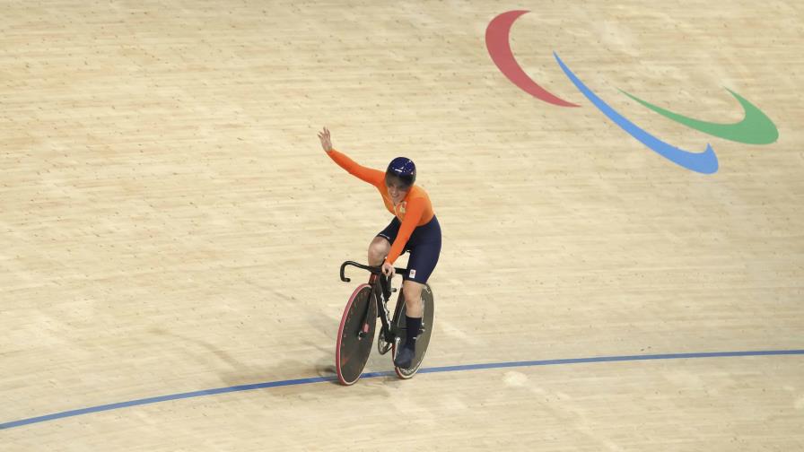 Ciclista de pista Caroline Groot gana 1er oro en Paralímpicos, China se lleva 4 más