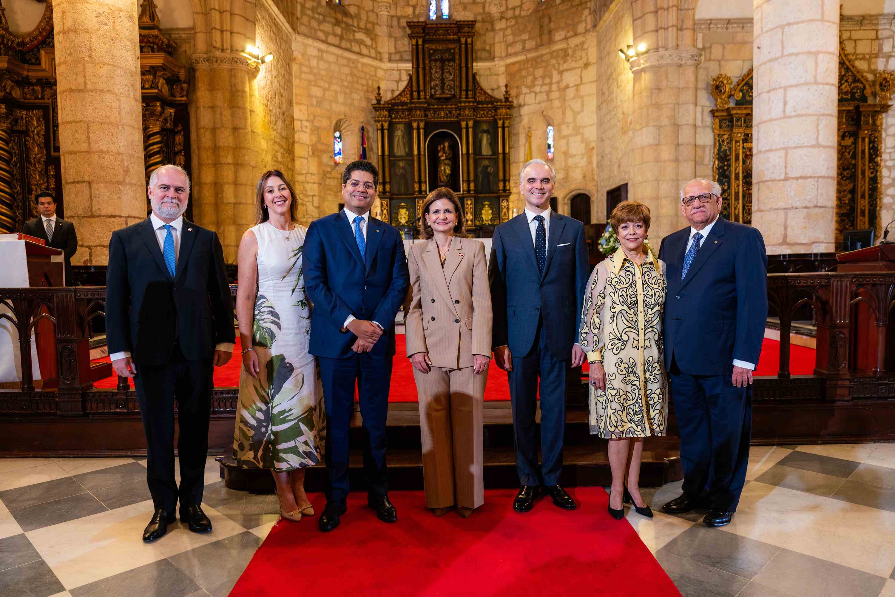  Alejandro Fernández, Gina Saleta, Rafael Izquierdo, Raquel Peña, Luis Miguel De Camps, Evelyn de León y Ernesto Izquierdo.