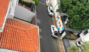 Residentes del Ensanche Julieta Morales denuncian colegios violan normas y causan caos