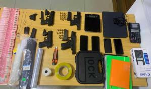 Policía allana casa en La Romana y decomisa armas de fuego, una camioneta y dólares