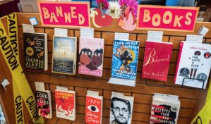 Seis grupos editoriales de EEUU demandan ley de Florida que veta libros en escuelas