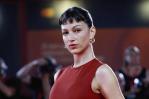 Úrsula Corberó brilla en la 81 Muestra de cine de Venecia Úrsula Corberó brilla en la 81 Muestra de cine de Venecia
