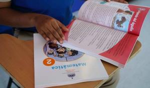 Colegios y escuelas: ¿Por qué usan libros distintos?