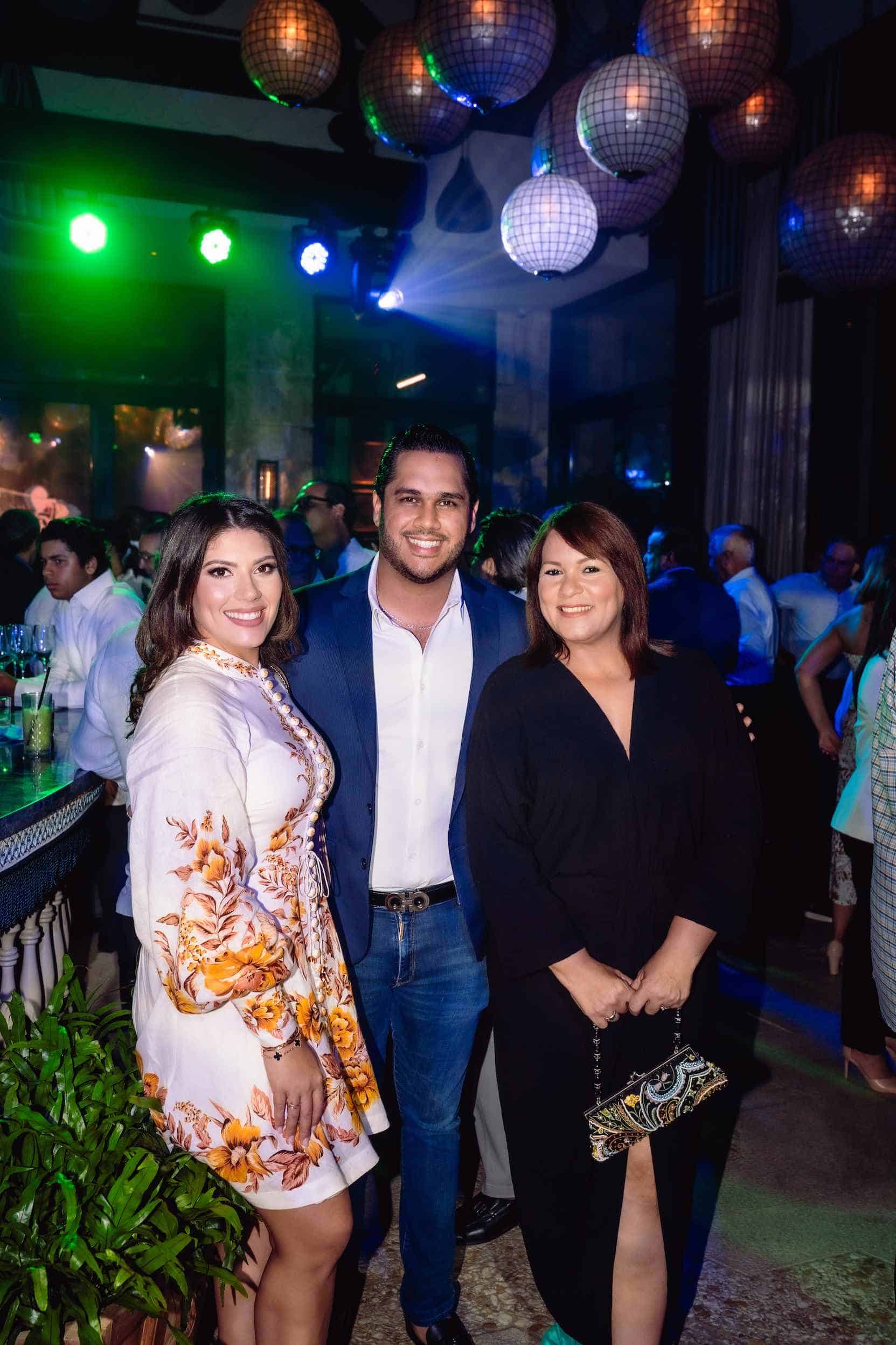 Carmen Paniagua , Juan Carlos Pichardo y Isabel Aracena.