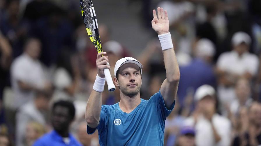 Un irreconocible Carlos Alcaraz naufraga en la 2da ronda del US Open al caer ante Van de Zandschulp