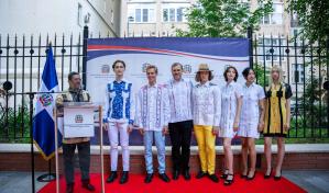 El diseñador de modas Faraón se presenta en Rusia