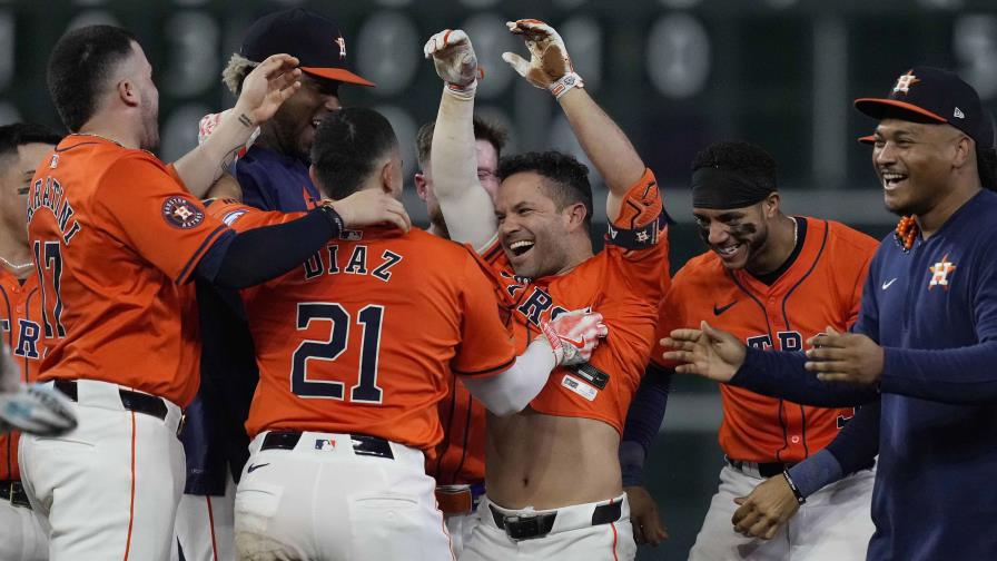 Valdez no tolera hit en 7 innings, Altuve pega imparable en la 9na y Astros superan a Reales