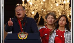 Petro dice que su hija menor se va del país porque ha sufrido persecución psicológica