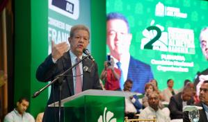 Leonel Fernández llama a militantes de la Fuerza del Pueblo a profesionalizar la política