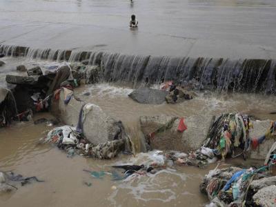 27 muertos en deslizamientos de tierra por inundaciones en Yemen