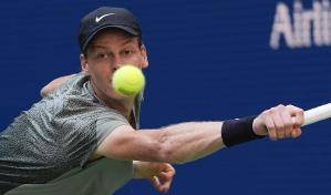 Sinner evita sorpresas como las de Djokovic y Alcaraz en el US Open y gana su partido