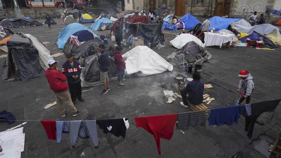 En espera de asilo en EE.UU., migrantes improvisan su vida en campamentos en Ciudad de México