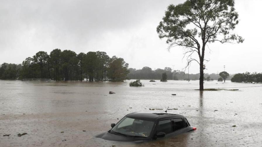 Un muerto y miles de casas sin electricidad por un fuerte temporal en sureste de Australia