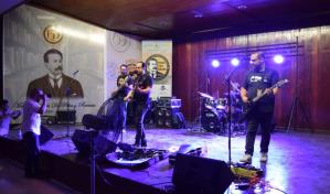 Descarga de rock se celebra con éxito en el Ateneo Amantes de la Luz