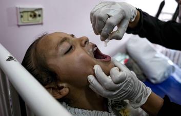 Comienza campaña de vacunación a gran escala contra la polio en la Franja de Gaza