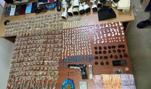 Decomisan más de 500 porciones de drogas y equipos electrónicos en operativos en Santiago