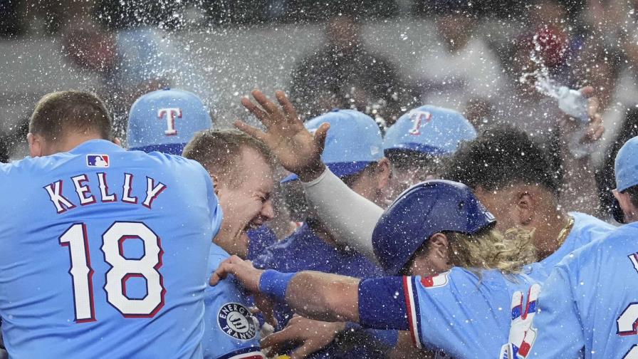 Rangers dejan tendidos a Atléticos con jonrón de 3 carreras de Jung en la 10ma