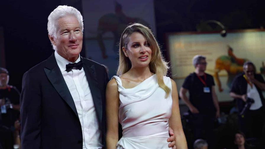 Richard Gere y Alejandra Silva conquistan la alfombra roja del Festival de Venecia