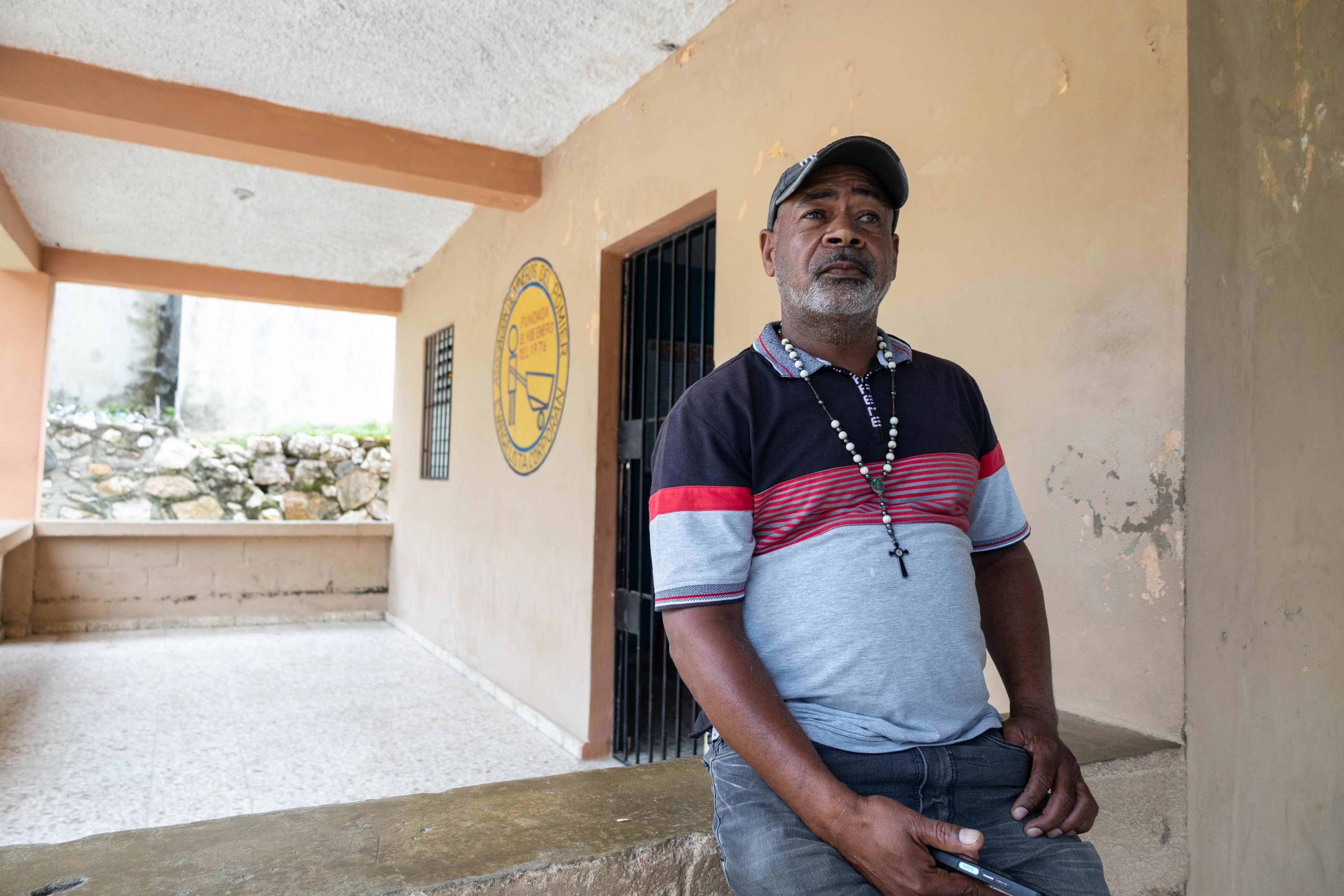 Los lugareños añaden que las cuevas están a unos dos kilómetros de la zona donde operan y que la Asociación resguarda las cuevas.