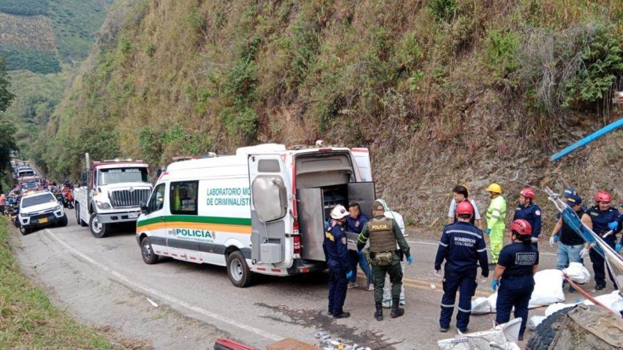 Al menos 8 muertos y 32 heridos en el accidente de un autobús en el sur de Colombia